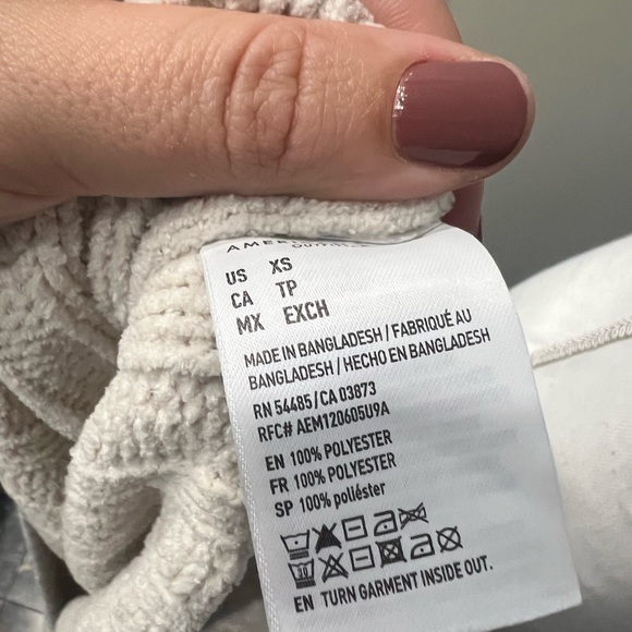 American Eagle Crop Turtleneck Sweater - Picture 5 of 7